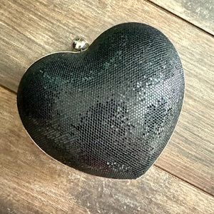 Black rhinestone heart shaped purse